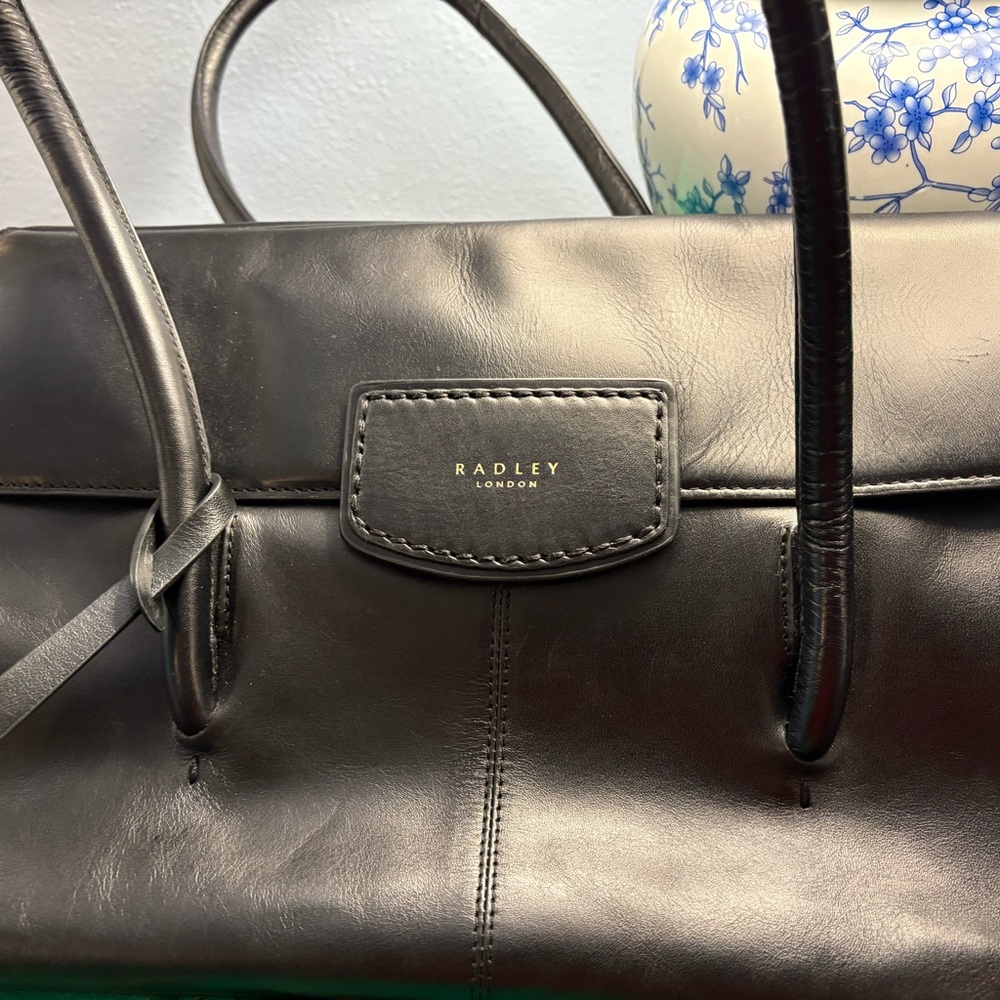 Radley of London black leather women’s satchel purse. Like new condition. - Picture 6 of 6